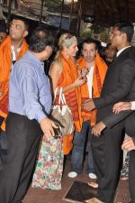 Paris Hilton visits Siddhivinayak Temple in Mumbai on 3rd Dec 2012 (21).JPG